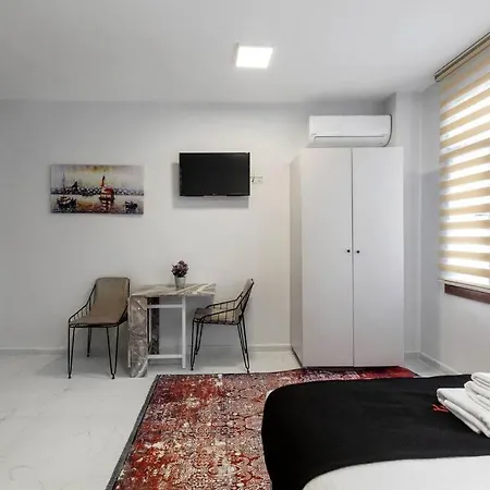 Cozy & Comfy Studio At Beyoglu - 37 Апартаменты *